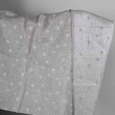 Pilkas lininis audinys su burbuliukais