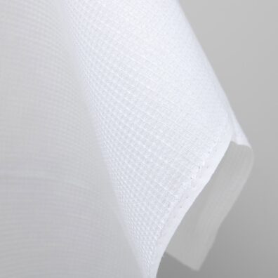 Ryškiai baltas lino - medvilnės audinys „vaflinis“ tinka rankšluosčiams ir chalatams siūti