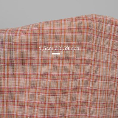 Raudonas smulkiai languotas lino audinys 150cm pločio