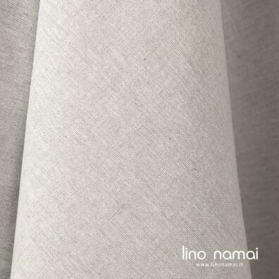 Lino - medvilnės audinys melanžinis, pilkšvai baltas, tinka drabužiams ir namų tekstilei siūti
