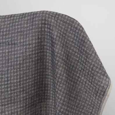 Lininis audinys juodos ir natūralios spalvos rombais 150cm pločio