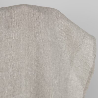 Lininis audinys su kiauraraščiu išaustas iš natūralios pilkos ir baltos spalvos verpalų