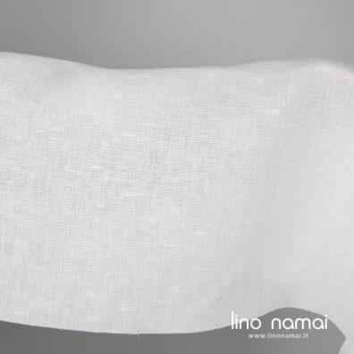 Pieno baltumo lino audinys mažais langeliais