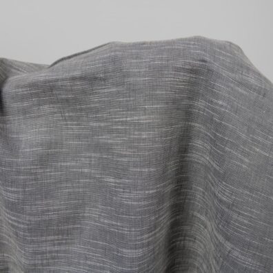 Tamsiai pilkas lino - medvilnės audinys su baltais dryžiukais tinka drabužiams ir namų tekstilės gaminiams siūti