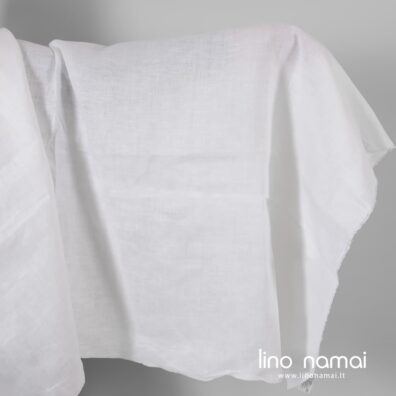 Ryškiai baltas lininis audinys