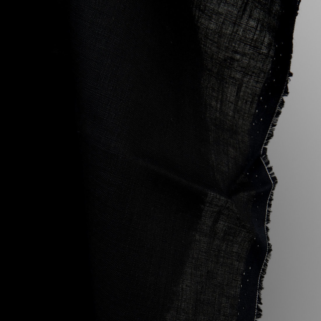 Juodas lininis audinys 150cm pločio