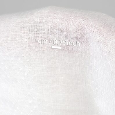 Pieno baltumo lininis audinys rombų raštu