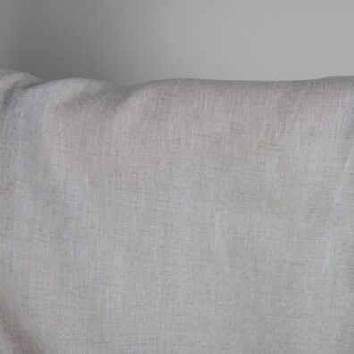 Šviesiai pilkas raštuotas lininis audinys tinka drabužiams ir namų tekstilės gaminiams siūti