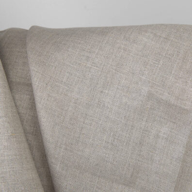 Natūralios pilkos spalvos lininis audinys tinka drabužiams ir namų tekstilės gaminiams siūti