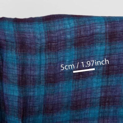 Mėlynas languotas dvipusis lininis audinys skalbtas tinka drabužiams ir namų tekstilės gaminiams siūti