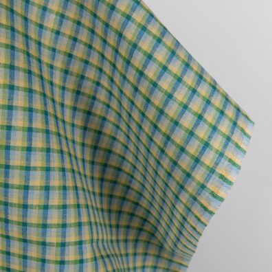 Lininis audinys mėlynais ir žaliais langeliais tinka drabužiams ir namų tekstilei siūti