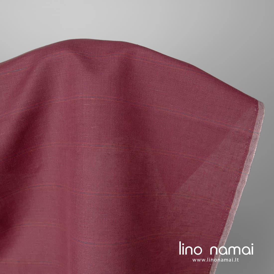 Tamsiai raudonas dryžuotas puslininis audinys drabužiams ir namų tekstilei siūti