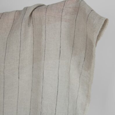 Pilkas permatomas lininis audinys juodais dryžiais skalbtas, minkštas, švelnus