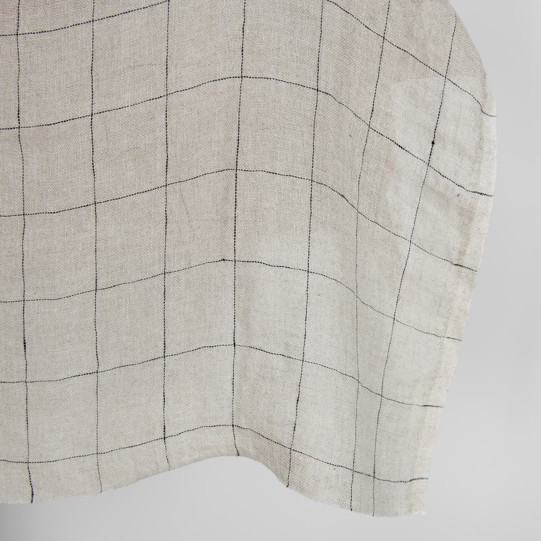 Pilkas permatomas languotas lininis audinys, skalbtas, minkštas, švelnus