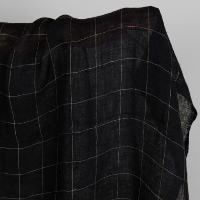 Juodas permatomas languotas lininis audinys, skalbtas, minkštas, švelnus