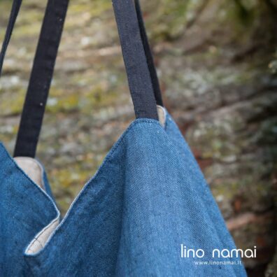 Mėlyna lininio dvipusio krepšio pusė