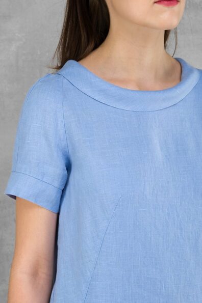 Šviesiai mėlyna lininė suknelė apvalia atlenkiama apykakle