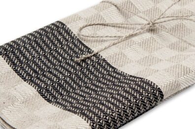 Šviesiai pilkas languotas lino - medvilnės virtuvės rankšluostukas su juodais dryžiais kraštuose