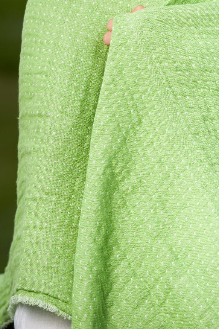 Žalias dvipusis lininis pledukas taškuotas baltai