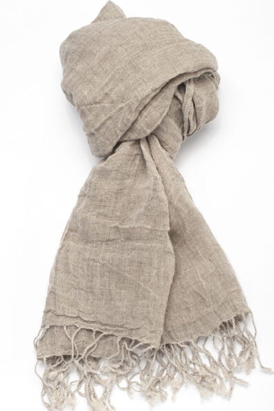 Pilkas lininis šalikas suktais kutais