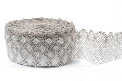 Baltas pereinantis į natūralią spalvą lininis nėrinys Nr. 31