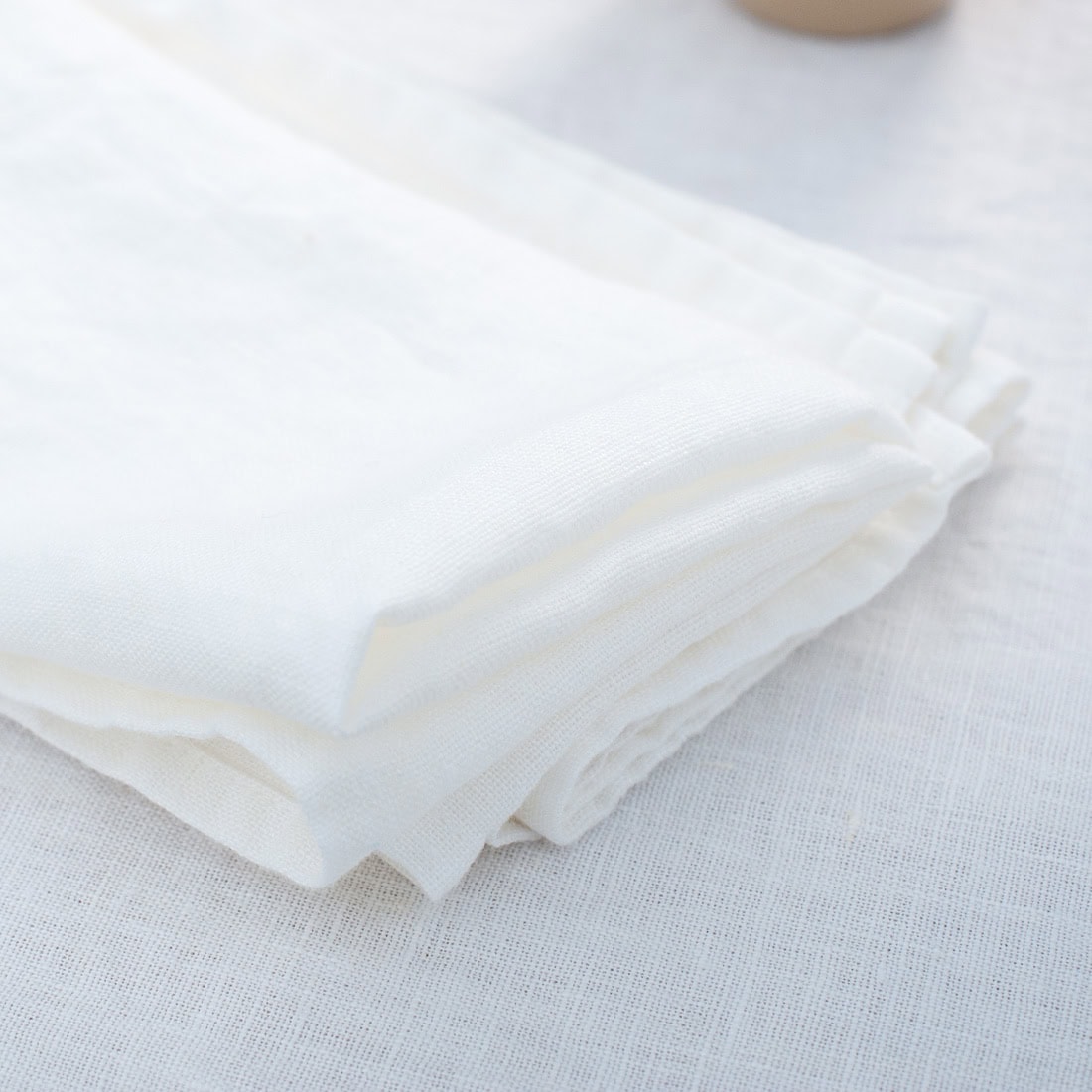 GAMMA lininė pieno baltumo servetėlė iš minkšto, švelnaus, specialiai skalbto audinio