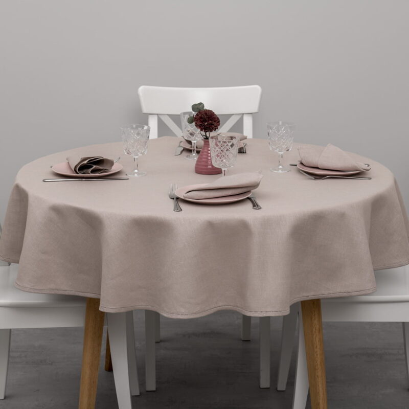 Apvali (ovali) pilk&scaron;vai rausva mere&scaron;kuota puslininė staltiesė.