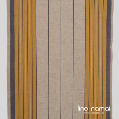 Pilkas rankšluostinis audinys geltonomis juostomis