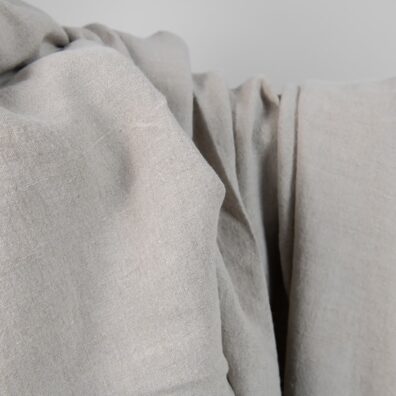 Lininis audinys natūralios pilkos spalvos platus skalbtas, minkštas, švelnus