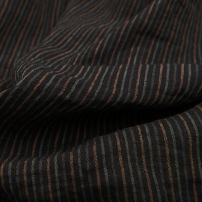 Lininis tamsiai pilkas audinys žalsvai dryžuotas, skalbtas