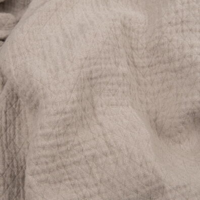 Lininis šviesiai pilkas audinys rombų raštu, skalbtas