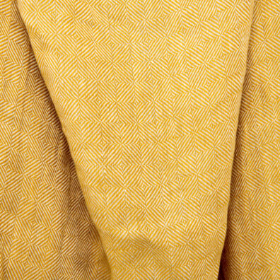 Lininis geltonas raštuotas audinys, skalbtas.