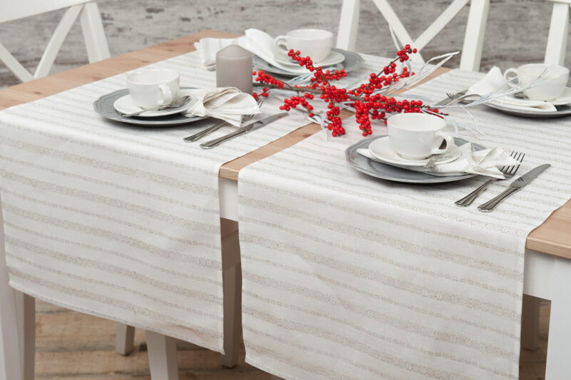 Lininis baltas takelis su pilkais ornamentais