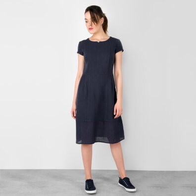 Tamsiai mėlyna lininė suknelė.