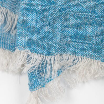 Lininis šalikas melanžinis pilkšvai mėlynas su kutais.