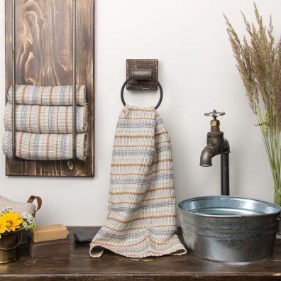 Pilkas rankšluostis su rudais, rusvais dryžiais