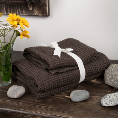 Dvieju lininių rankšluosčių rinkinys - tamsiai rudos spalvos.