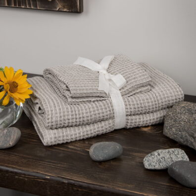 Dviejų lininių rankšluosčių rinkinys pilkos spalvos.