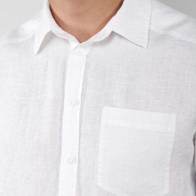 Vyriški ryškiai balti lininiai marškiniai su kišene.