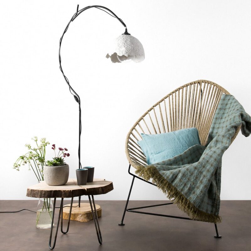 Melsvas lininis ra&scaron;tuotas pledas.