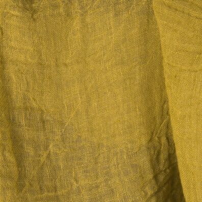 Permatomas lininis audinys skalbtas geltonai žalsvas.