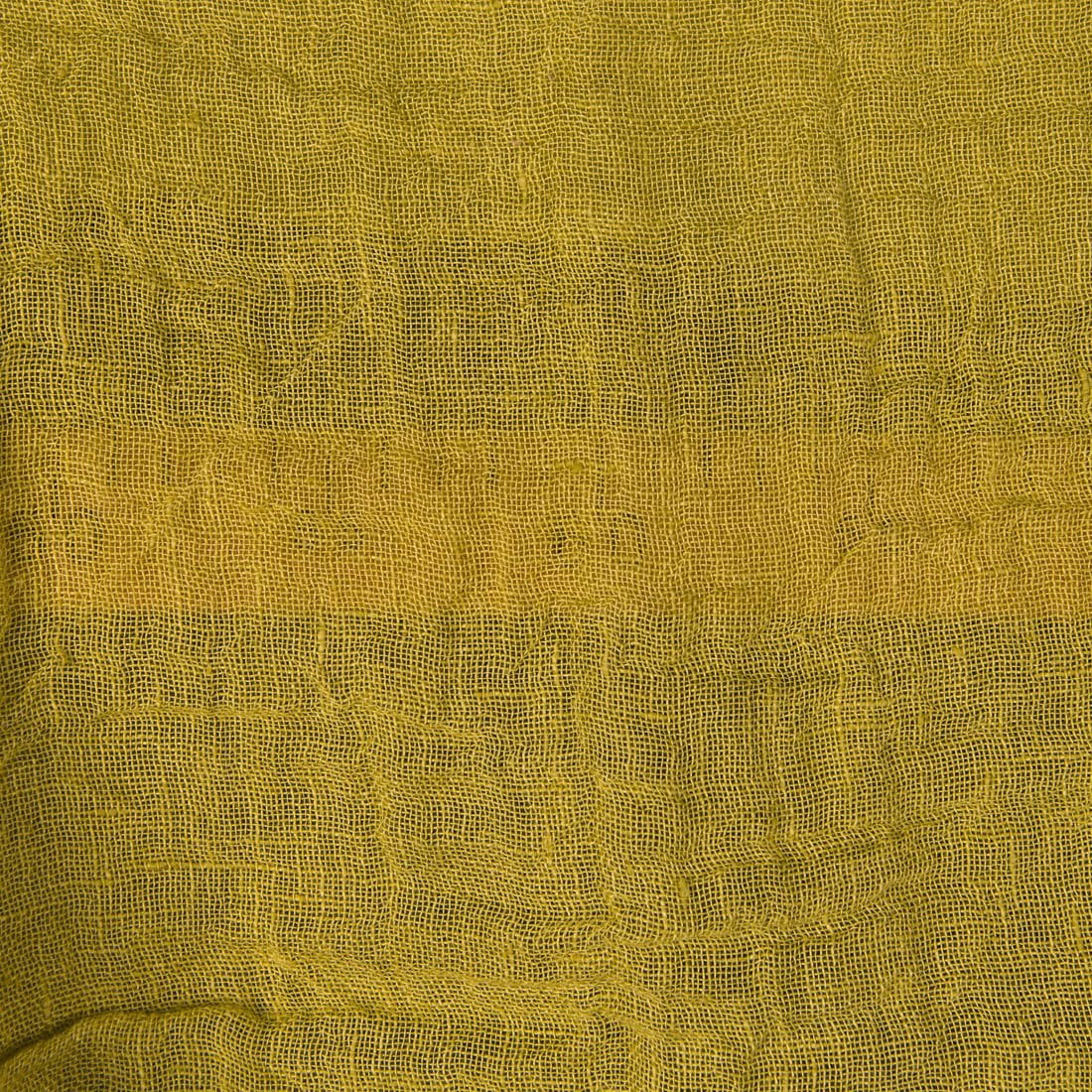 Permatomas lininis audinys skalbtas geltonai žalsvas.