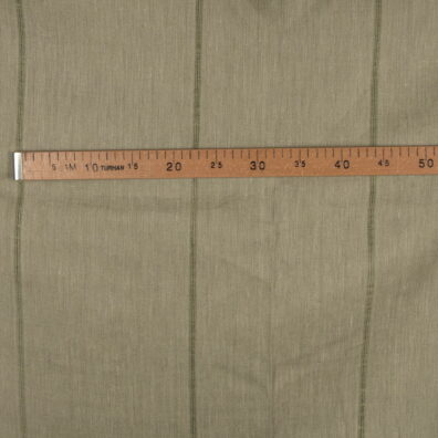 Lininis žalsvas lengvas audinys su retomis juostelėmis.