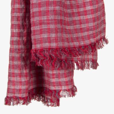 Lininis šalikas raudonais, pilkais langeliais ir kutais.