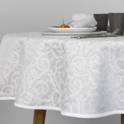 Apvali (ovali) puslininė šviesiai pilka raštuota staltiesė su blizgesiu.