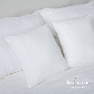 Ryškiai baltas lino - medvilnės pagalvės užvalkalas su nėriniais