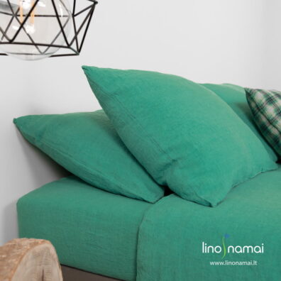 Pagalvės užvalkalai iš ryškiai žalio skalbto lino