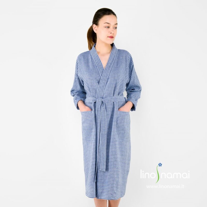 Lininis moteri&scaron;kas chalatas mėlynai dryžuotas