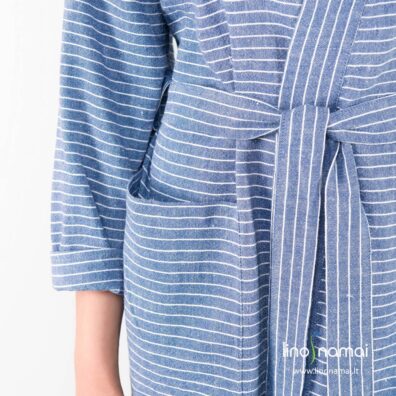 Lininis moteriškas chalatas mėlynai dryžuotas surišamas diržu