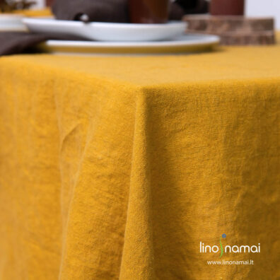Staltiesė iš minkšto skalbto geltono lino